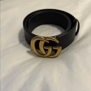 Gucci Black Leather Belt with Gold Buckle - one size. Beautiful condition